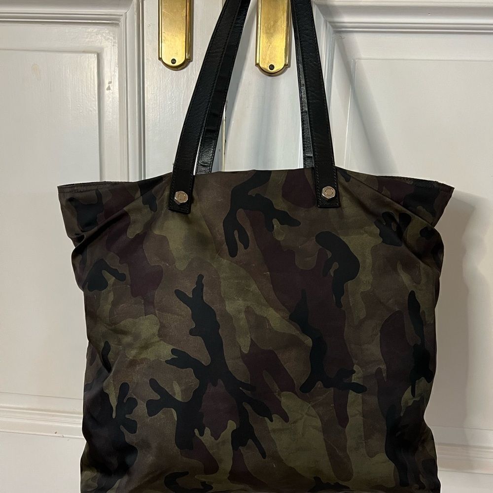 RARE!!!! PRADA CAMO BAG - Picture 3 of 12